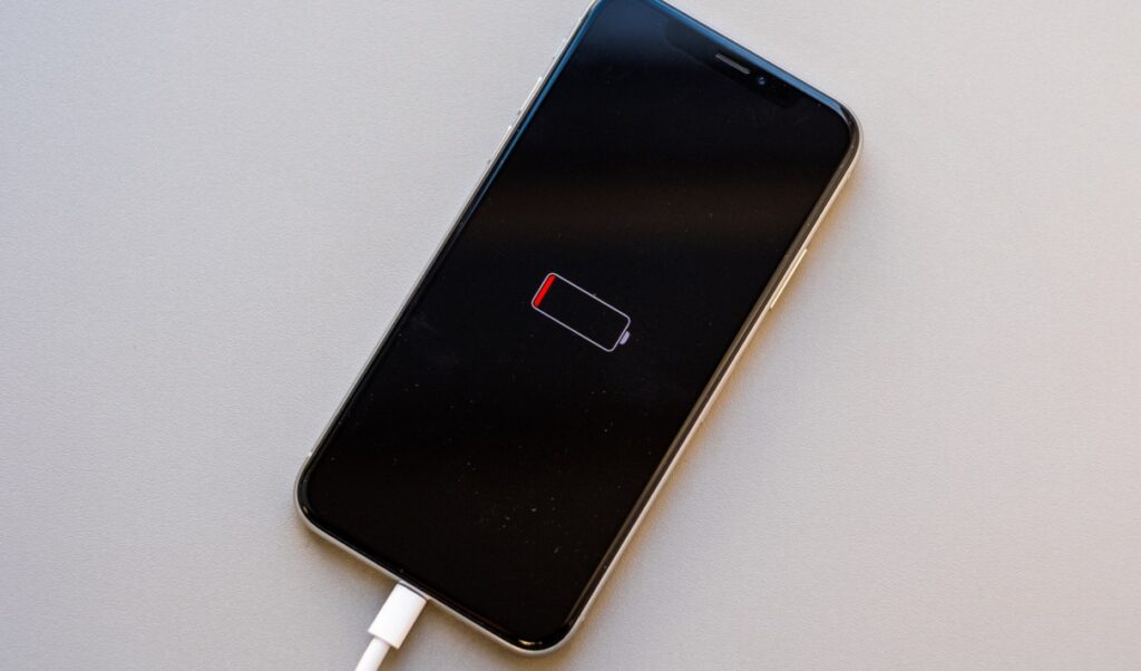 Améliorer la batterie et l'autonomie de nos smartphones est l'enjeu prédominant des grands constructeurs. Mais, de nombreux startup tente à développer le futur smartphone n'utilisant aucune batterie.