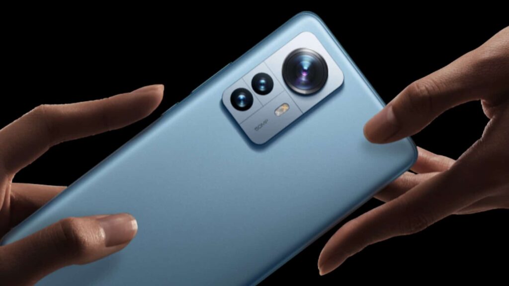 Le smartphone Xiaomi 12 Pro 5G intègre le processeur Octacore Snapdragon 8 Gen 1. Le Snapdragon 8 Gen 1 est équipé d'un modem 5G, il intègre une puce graphique Adreno.