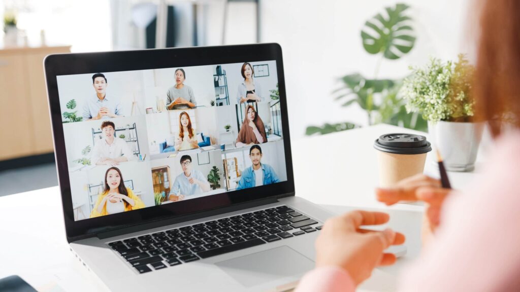 Vous pouvez avoir différents usages avec Internet quand vous effectuez du télétravail. mobile ou fixe, le télétravailleur a besoin d'un bon réseau pour travailler à distance et utiliser tous les outils de communication.