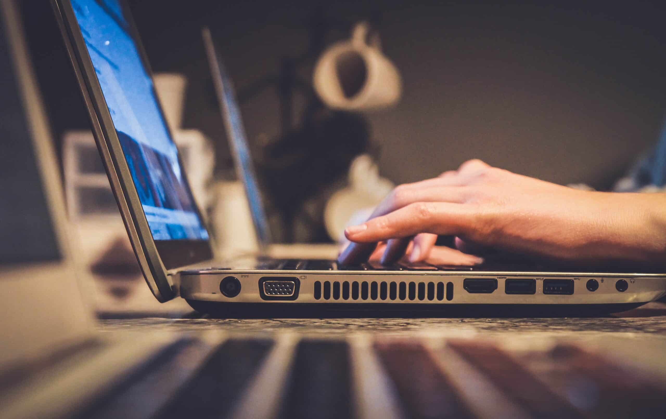 La vitesse de connexion internet joue un rôle essentiel dans votre productivité et votre confort en télétravail. Palliez au temps de chargement des pages web, le téléchargement de fichiers, les vidéoconférences, et bien plus encore.