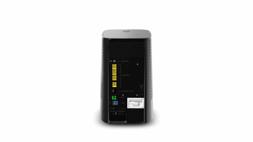 Façade arrière de la nouvelle bbox noire de Bouygues Telecom