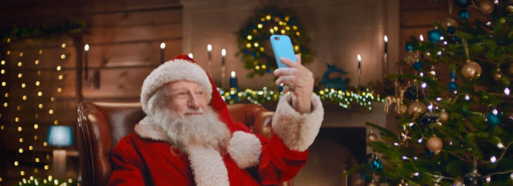 Profitez dans nos boutiquues des offres Bouygues Telecom pour Noël 2023 : à la clé, des promotions, des smartphones, qui feront votre bonheur sous le sapin.